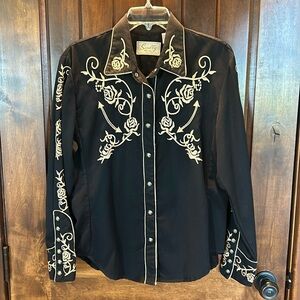 Vintage long sleeve snap down blouse
